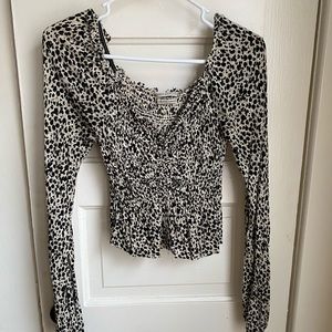 UO Ruffle Top🌿🌿🌿